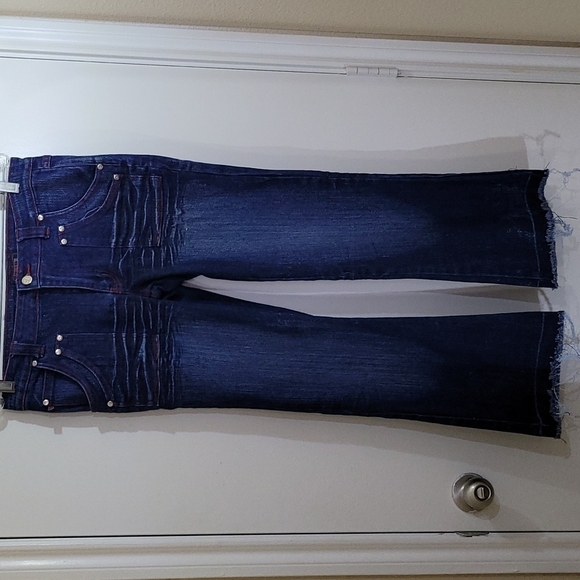 Crest Jeans Junior Ankle Distressed Raw Hem Size 11/12 - Picture 1 of 7